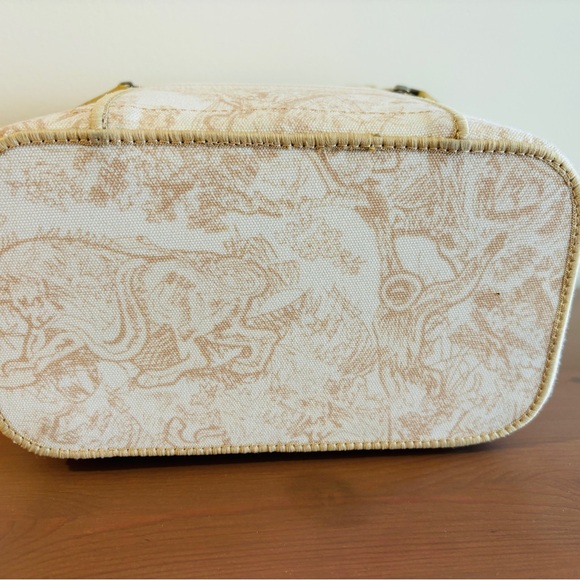 Cream Dior Travel Vanity Case - cruise 2022 collection - Picture 11 of 11